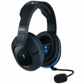 il y a un Casque turtle beach stealth 520 de couleur noir et bleu